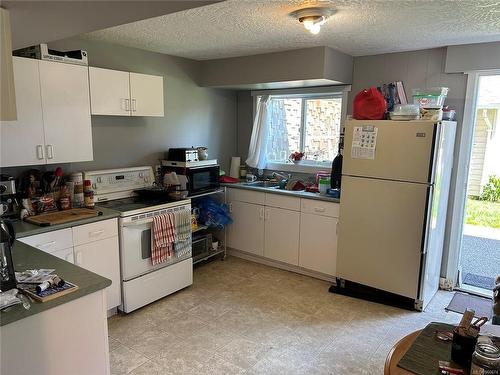 93 Johel Rd, Lake Cowichan, BC - Indoor Photo Showing Kitchen