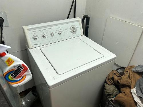 93 Johel Rd, Lake Cowichan, BC - Indoor Photo Showing Laundry Room