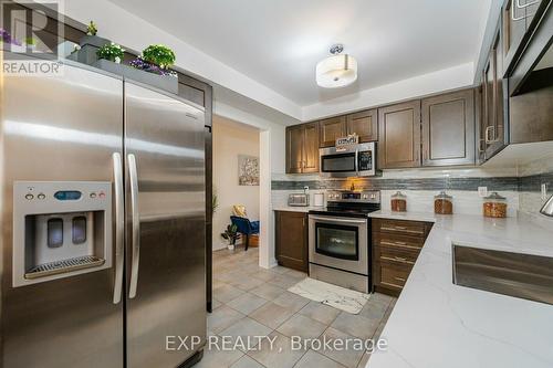314 Duncan Lane, Milton, ON - Indoor Photo Showing Kitchen With Stainless Steel Kitchen