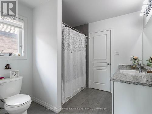 116 Freure Drive, Cambridge, ON - Indoor Photo Showing Bathroom