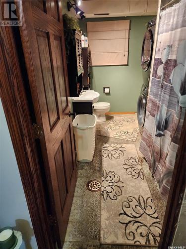 838 Prospect Avenue, Oxbow, SK - Indoor Photo Showing Bathroom
