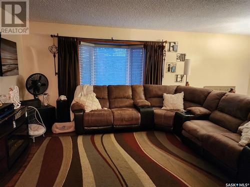 838 Prospect Avenue, Oxbow, SK - Indoor Photo Showing Living Room