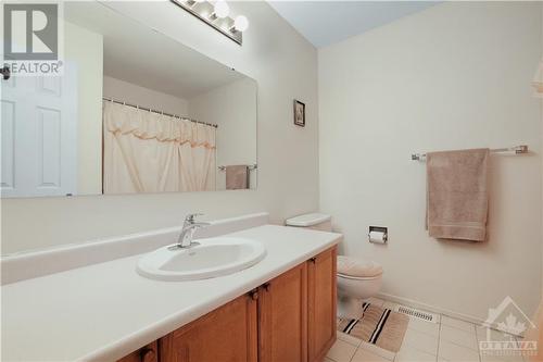 17 Pittaway Avenue, Ottawa, ON - Indoor Photo Showing Bathroom