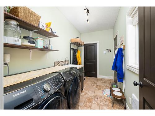 4817 Goat River North Road, Creston, BC - Indoor Photo Showing Laundry Room