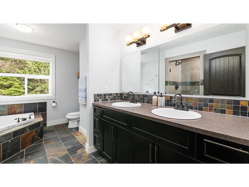 4817 Goat River North Road, Creston, BC - Indoor Photo Showing Bathroom