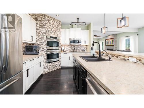 4817 Goat River North Road, Creston, BC - Indoor Photo Showing Kitchen With Double Sink With Upgraded Kitchen