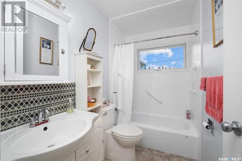 262 28Th Street W, Prince Albert, SK - Indoor Photo Showing Bathroom