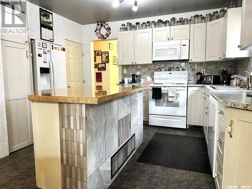 420 3Rd Avenue, Cudworth, SK - Indoor Photo Showing Kitchen