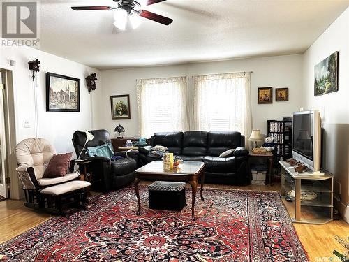 420 3Rd Avenue, Cudworth, SK - Indoor Photo Showing Living Room