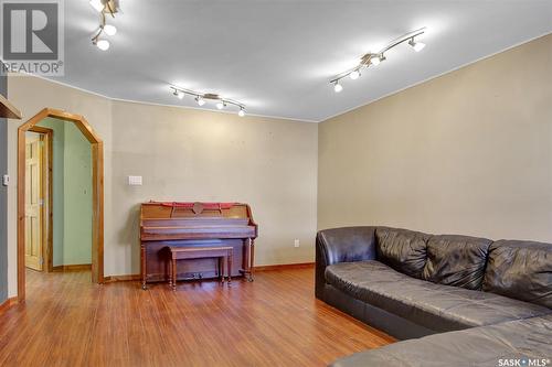 1413 Aberdeen Street, Regina, SK - Indoor Photo Showing Living Room
