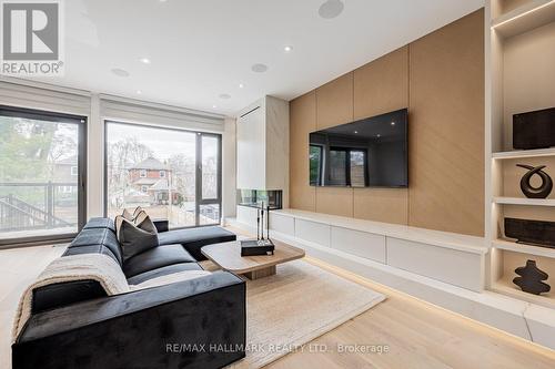 118 Airdrie Rd, Toronto, ON - Indoor Photo Showing Living Room