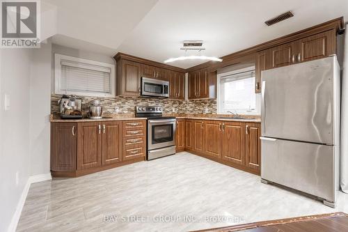 11 Luce Dr, Ajax, ON - Indoor Photo Showing Kitchen