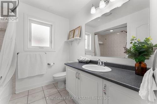 202 Drummond Drive, Vaughan, ON - Indoor Photo Showing Bathroom
