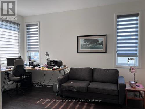 3 Larkin Lane, Clarington, ON - Indoor Photo Showing Living Room