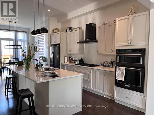 3 Larkin Lane, Clarington, ON - Indoor Photo Showing Kitchen With Upgraded Kitchen
