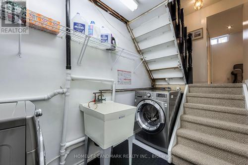 546 Jack Giles Circ, Newmarket, ON - Indoor Photo Showing Laundry Room