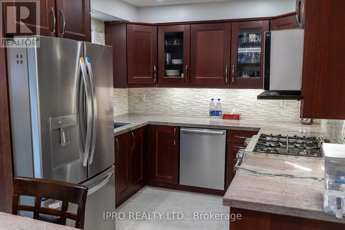 5435 Blue Spruce Ave, Burlington, ON - Indoor Photo Showing Kitchen With Stainless Steel Kitchen