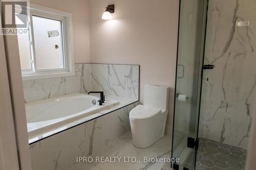 5435 Blue Spruce Ave, Burlington, ON - Indoor Photo Showing Bathroom