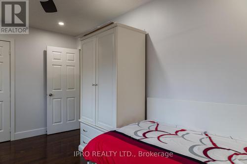 5435 Blue Spruce Ave, Burlington, ON - Indoor Photo Showing Bedroom