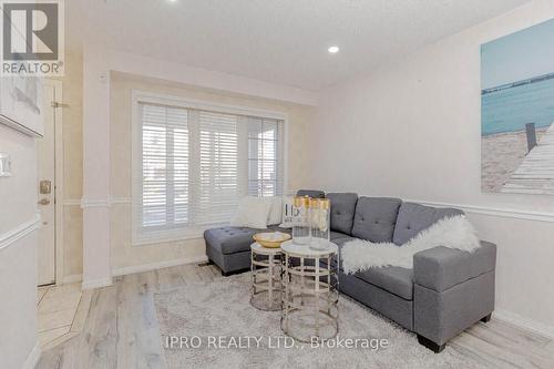 481 Collis Crt, Milton, ON - Indoor Photo Showing Living Room