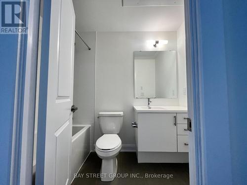 #906 -3200 William Coltson Ave, Oakville, ON - Indoor Photo Showing Bathroom