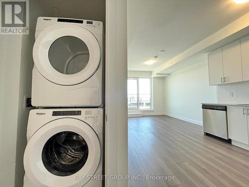 #906 -3200 William Coltson Ave, Oakville, ON - Indoor Photo Showing Laundry Room