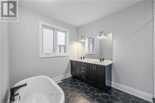 #14 -2835 Sheffield Pl, London, ON - Indoor Photo Showing Bathroom