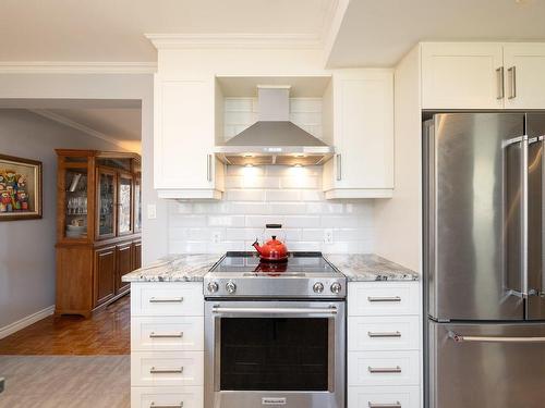 Cuisine - 23 Rue De Saratoga, Kirkland, QC - Indoor Photo Showing Kitchen With Upgraded Kitchen