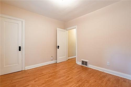 6053 Carlton Avenue, Niagara Falls, ON - Indoor Photo Showing Other Room