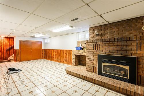 6053 Carlton Avenue, Niagara Falls, ON - Indoor With Fireplace