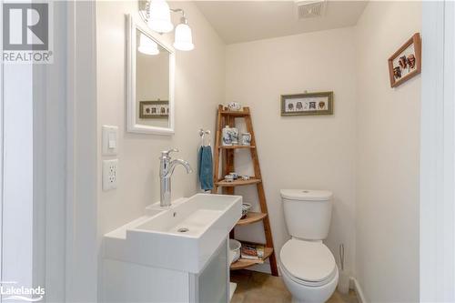 1024 Jim Beef Lake Road, Haliburton, ON - Indoor Photo Showing Bathroom