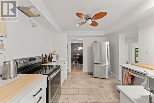 13961 Riverside Drive, Tecumseh, ON - Indoor Photo Showing Kitchen