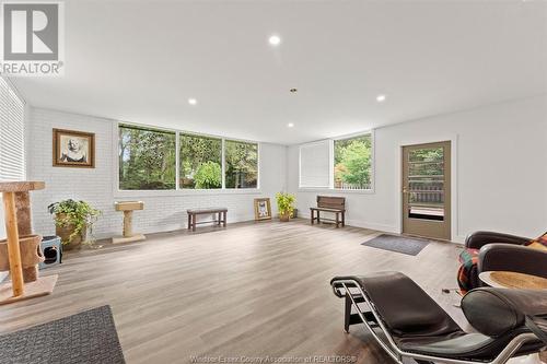 13961 Riverside Drive, Tecumseh, ON - Indoor Photo Showing Living Room