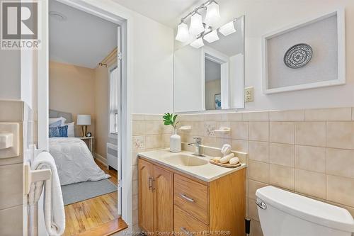 9828 Riverside Drive East, Windsor, ON - Indoor Photo Showing Bathroom