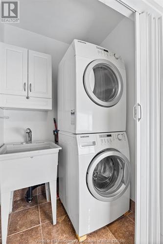 9828 Riverside Drive East, Windsor, ON - Indoor Photo Showing Laundry Room