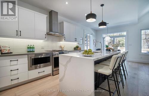 356 Northglen Blvd, Clarington, ON - Indoor Photo Showing Kitchen With Upgraded Kitchen