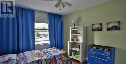 2170 Truscott Drive, Mississauga, ON - Indoor Photo Showing Bedroom