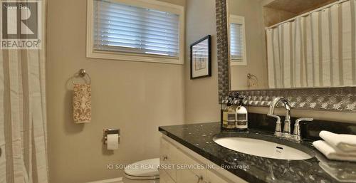 2170 Truscott Drive, Mississauga, ON - Indoor Photo Showing Bathroom