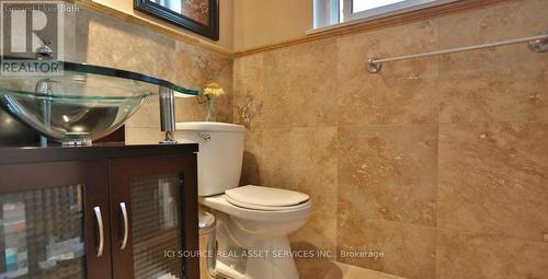 2170 Truscott Drive, Mississauga, ON - Indoor Photo Showing Bathroom