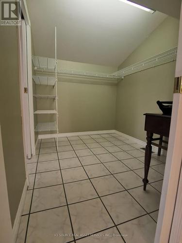 27 Classic Cres, London, ON - Indoor Photo Showing Other Room