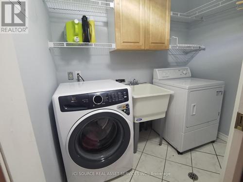 27 Classic Cres, London, ON - Indoor Photo Showing Laundry Room