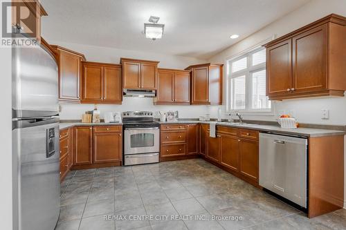 1648 Portrush Way, London, ON - Indoor Photo Showing Kitchen With Double Sink