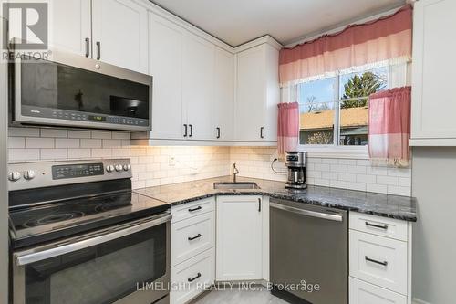12 Mohegan Cres, London, ON - Indoor Photo Showing Kitchen