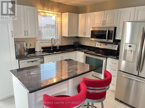 #49 -511 Admiral Dr, London, ON - Indoor Photo Showing Kitchen