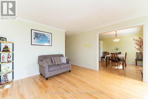 1141 Sprucedale Road, Woodstock, ON - Indoor Photo Showing Living Room
