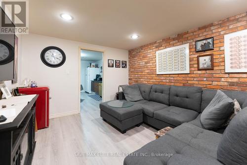 1141 Sprucedale Road, Woodstock, ON - Indoor Photo Showing Living Room