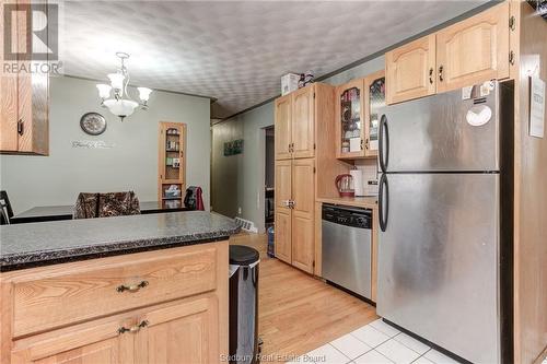 16 Cote Avenue, Chelmsford, ON - Indoor Photo Showing Kitchen