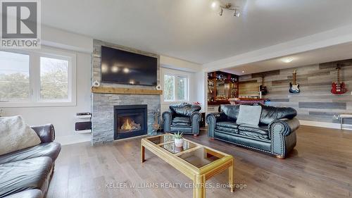 556 Haines Rd, Newmarket, ON - Indoor Photo Showing Living Room With Fireplace