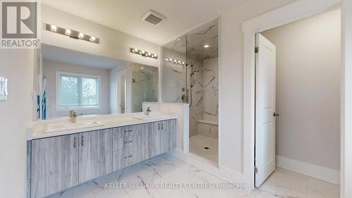 556 Haines Rd, Newmarket, ON - Indoor Photo Showing Bathroom