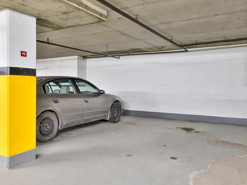 Garage - 904-500 Place Juge-Desnoyers, Laval (Pont-Viau), QC - Indoor Photo Showing Garage